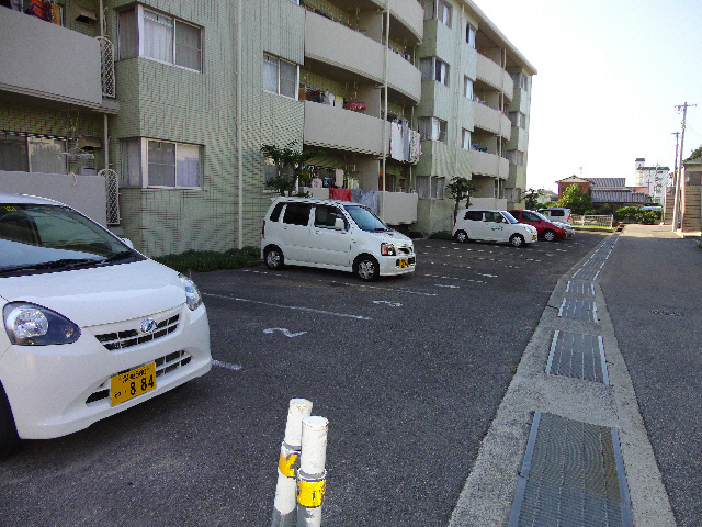 【エスポワール八雲の駐車場】