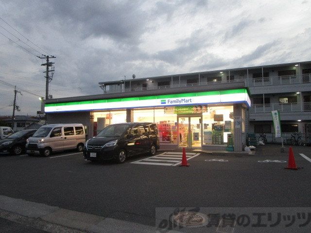 コンビニ　ファミリーマート 高槻岡本町店（コンビニ）まで200m