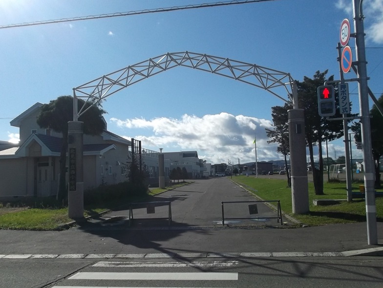 小学校　西小学校（小学校）まで852m