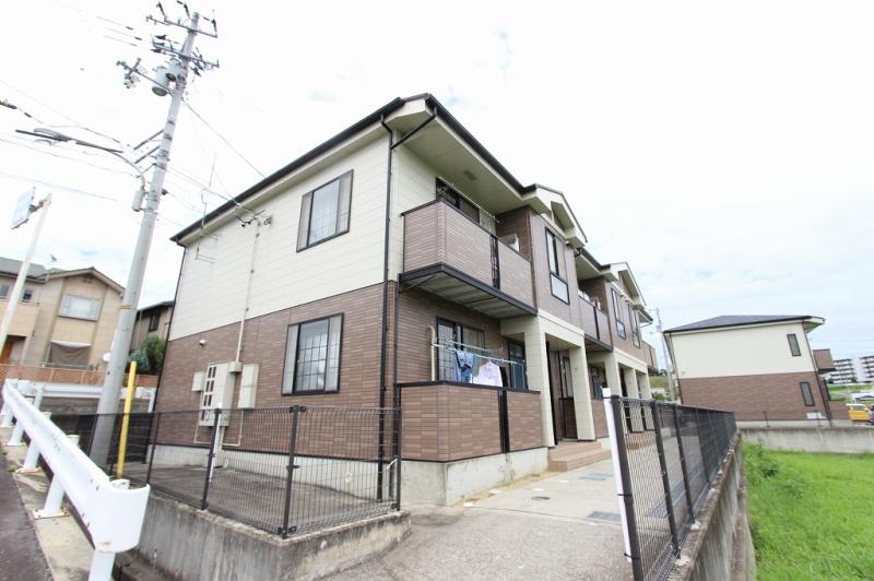 高松市牟礼町牟礼のアパートの建物外観