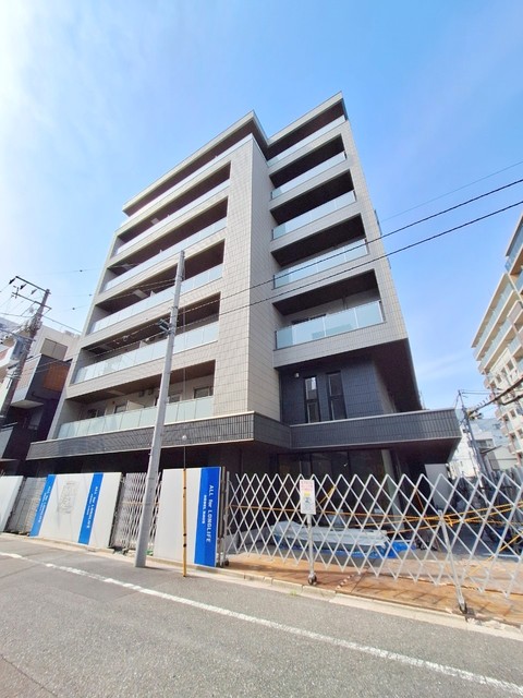 【江東区新大橋のマンションの建物外観】