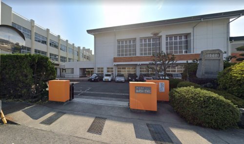 【丸亀市飯野町東分のアパートの小学校】