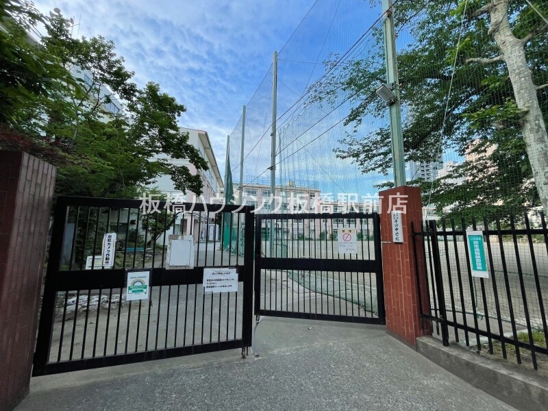 中学校　豊島区立千川中学校（中学校）まで538m