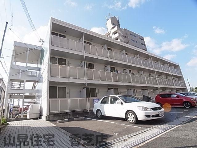 【香芝市下田西のマンションの建物外観】