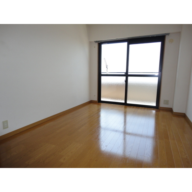 居室・リビング　※同建物別号室の参考写真です。