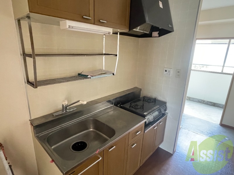 キッチン　調理スペースも有り、冷蔵庫や棚も問題なく置けそうですね。