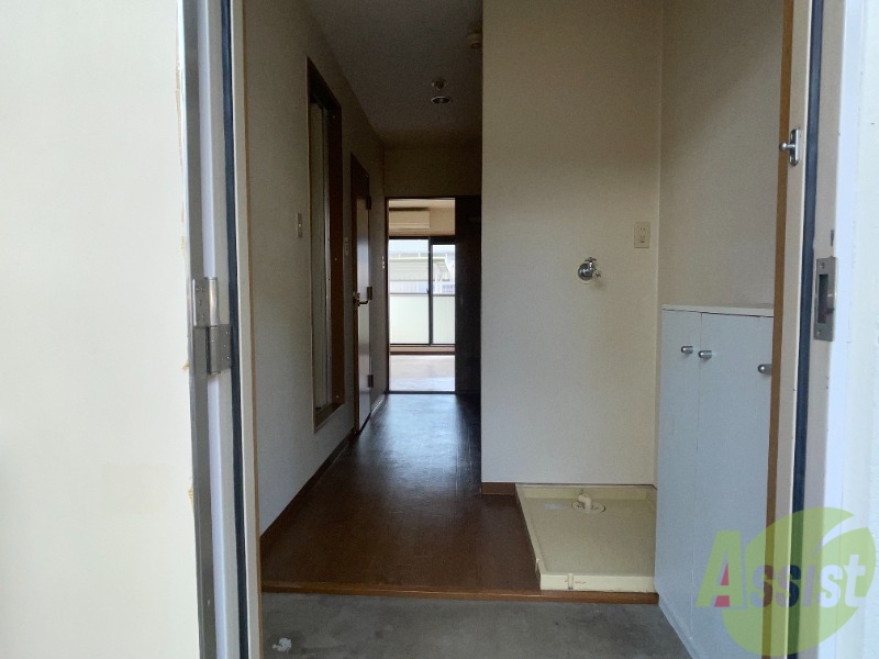 玄関　玄関でございます。毎日の出入りはこちらから。