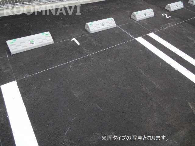 【サンメゾンEの駐車場】