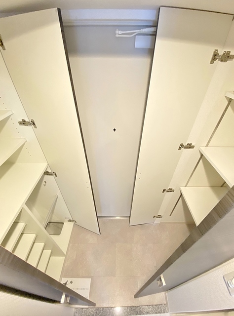 玄関　玄関収納充実