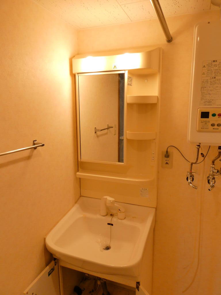 洗面設備　シャワー付き
