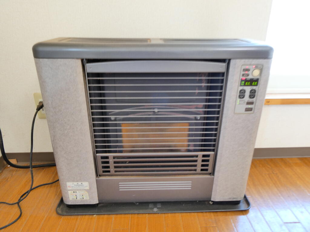 その他設備　FF灯油ストーブ