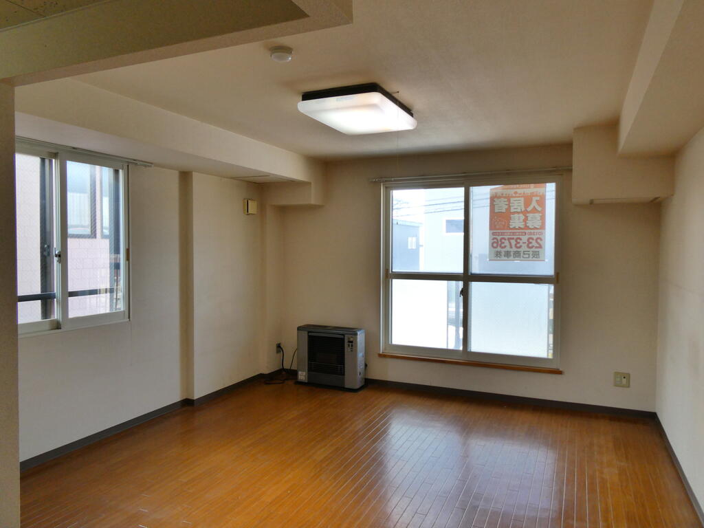 居室・リビング　灯油暖房付きのリビング