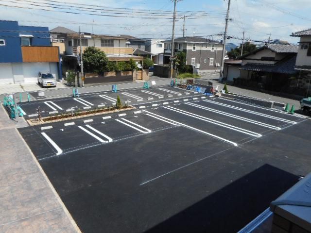 【和歌山市西庄のアパートの駐車場】