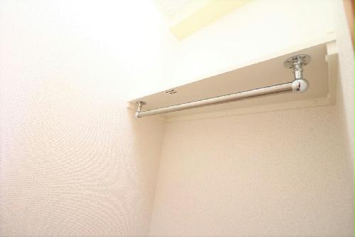 収納　ハンガーパイプ付きでスッキリ収納