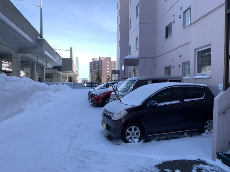 【エスカイア麻生第二の駐車場】