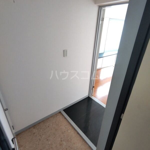 【名古屋市名東区貴船のマンションの玄関】