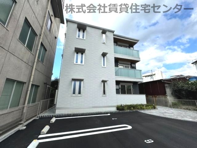 和歌山市尾崎丁のアパートの建物外観