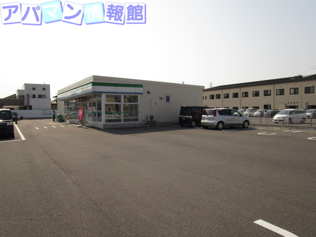 コンビニ　ファミリーマート女池上山四丁目店（コンビニ）まで594m