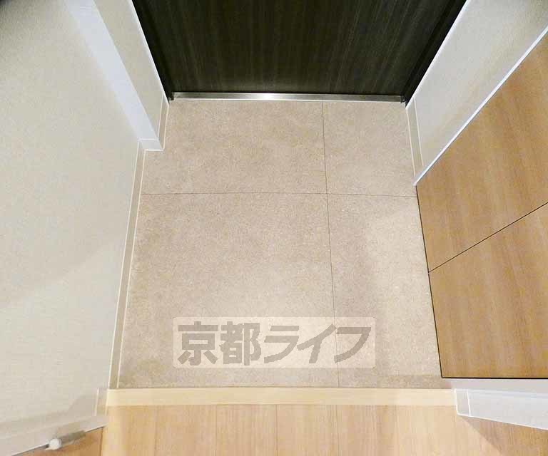 【京都市右京区太秦安井小山町のマンションの玄関】