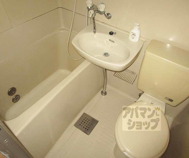 バス・シャワールーム　３０２号室の写真です。