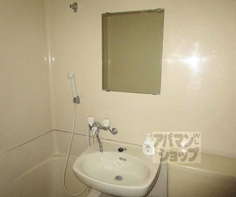 洗面設備　３０２号室の写真です。