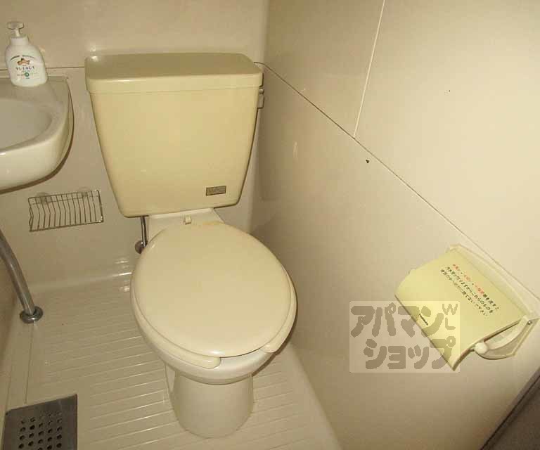 トイレ　３０２号室の写真です。