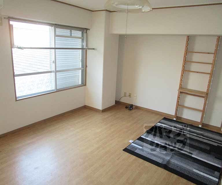 居室・リビング　３０２号室の写真です。