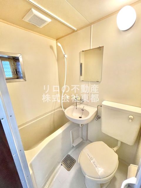 バス・シャワールーム　お掃除がしやすい３点ユニットバスです☆