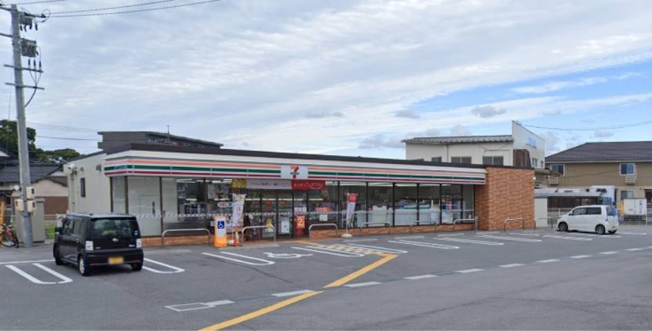 コンビニ　セブンイレブン（コンビニ）まで539m