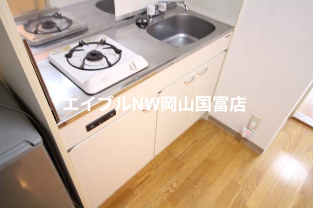 キッチン　別のお部屋の写真です。実際とは異なります。