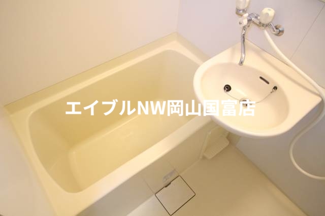 バス・シャワールーム　別のお部屋の写真です。実際とは異なります。