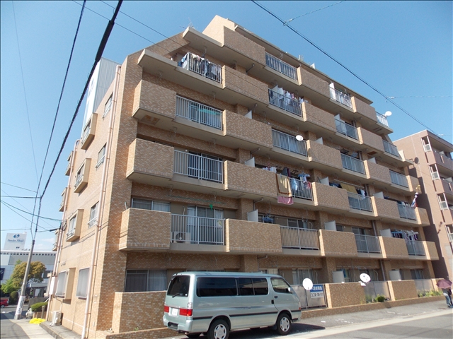 建物外観　地デジ＆光インタ ネット対応マンションです♪