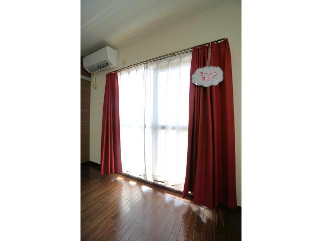 居室・リビング　カーテンプレゼント！
