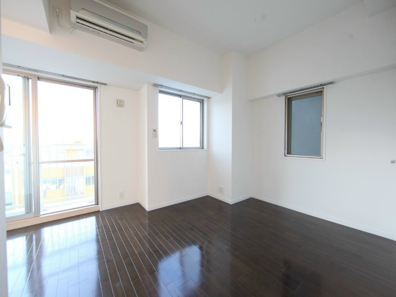 バルコニー　洋室9.6帖　2面採光　エアコン完備　バルコニー