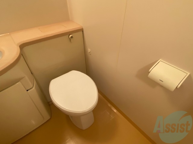 トイレ　バス・トイレは同室です。汚れた際はすぐに洗うことができますよ