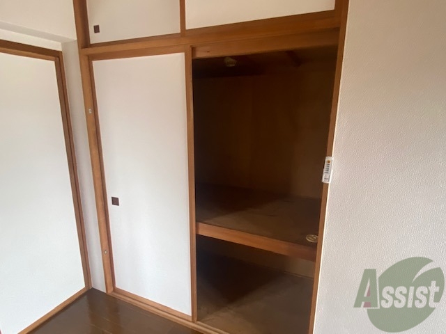 収納　収納はこちらのクローゼットをお使いください。