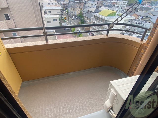 バルコニー　バルコニーは幅もしっかりあって洗濯物がはかどりそうですね。