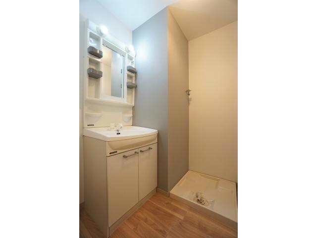 洗面設備　一人暮らしに優しい独立洗面台付き