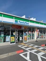 コンビニ　ファミリーマート小野本町店（コンビニ）まで300m