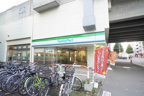 コンビニ　ファミリーマート 札幌北6条西7丁目店（コンビニ）まで579m