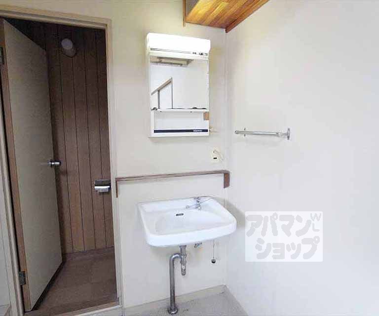 洗面設備　独立洗面台付です