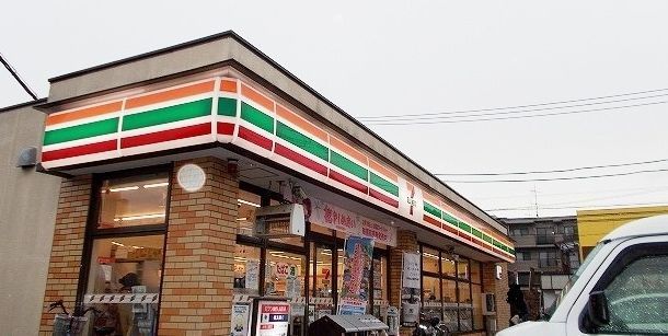コンビニ　セブンイレブン横浜上中里町店（コンビニ）まで371m