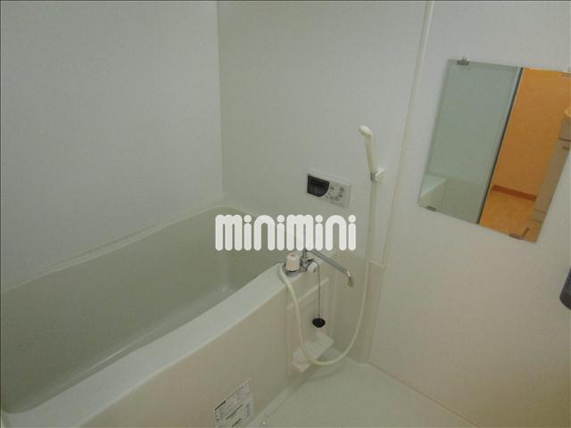 バス・シャワールーム　清潔感のあるバスルーム。