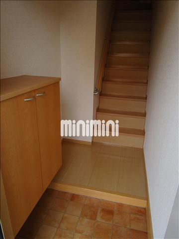 玄関　玄関にはシューズボックスがあります。