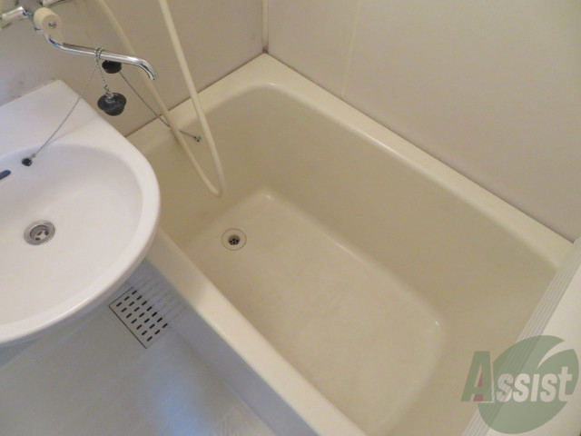 バス・シャワールーム　バスルームはこちらですね。日々の疲れを癒してください。