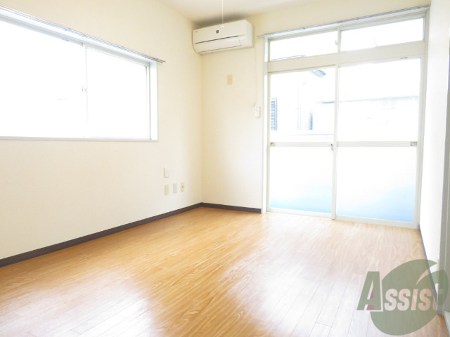 居室・リビング　リビングルームです。洋室６帖となっております。