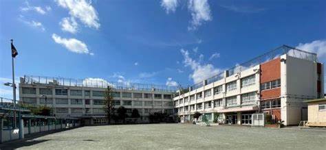 小学校　目黒区立向原小学校（小学校）まで462m