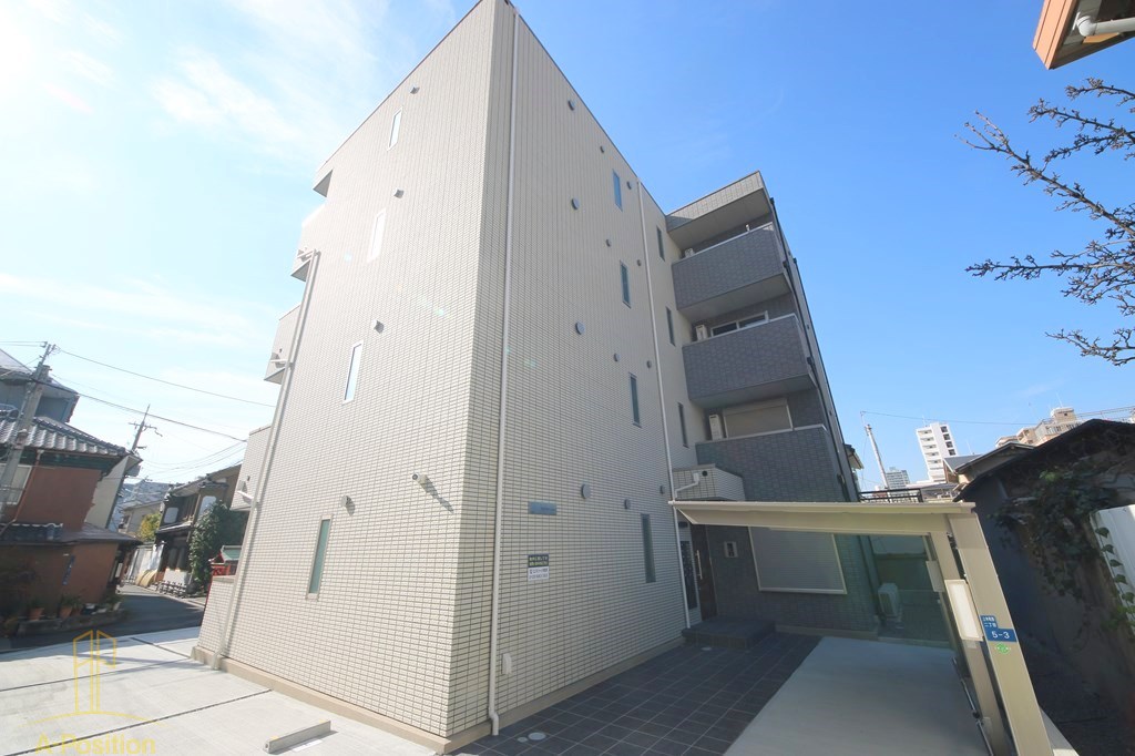 建物外観　TRICERA Court