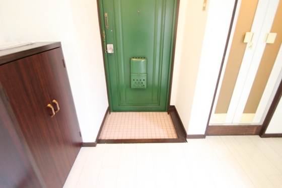 玄関　※別部屋の写真です