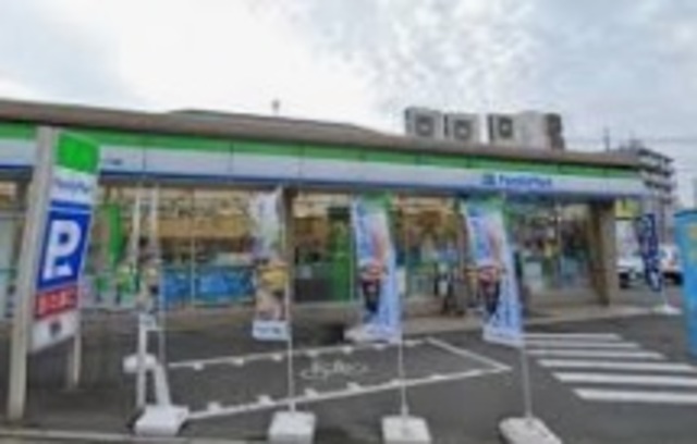 コンビニ　ファミリーマート市川高谷一丁目店（コンビニ）まで329m